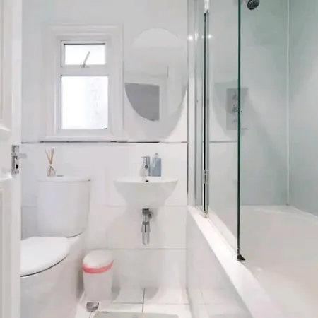Stylish With Private Bath & Terrace In Super Clapham Junction Minutes From Victoria, Waterloo Homestay