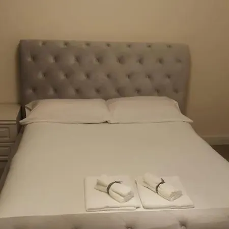 Primary Bedroom With King Size Bed In 3 *