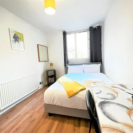 Stepney 17 Double Bedrooms Guest house