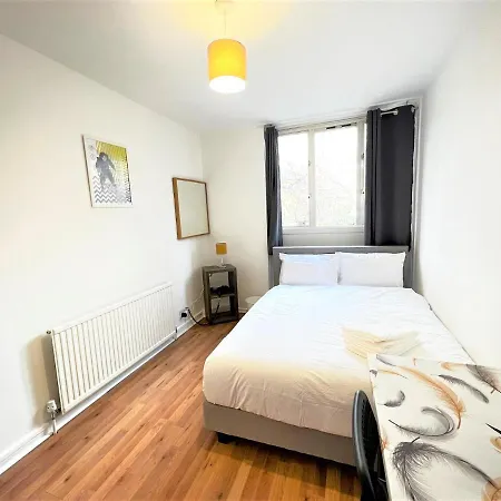 Stepney 17 Double Bedrooms Guest house *