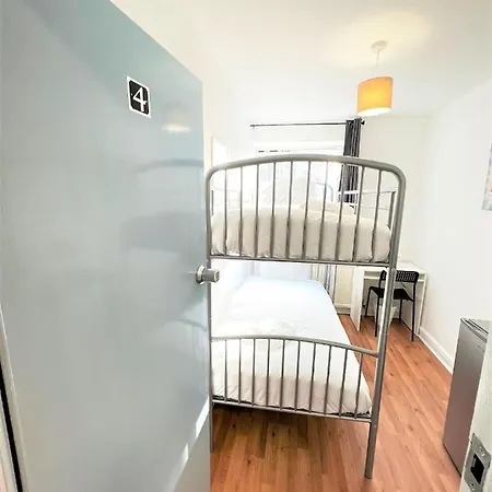 Guest house Stepney 17 Double Bedrooms *