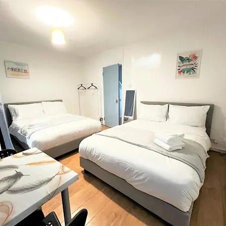 Stepney 17 Double Bedrooms *