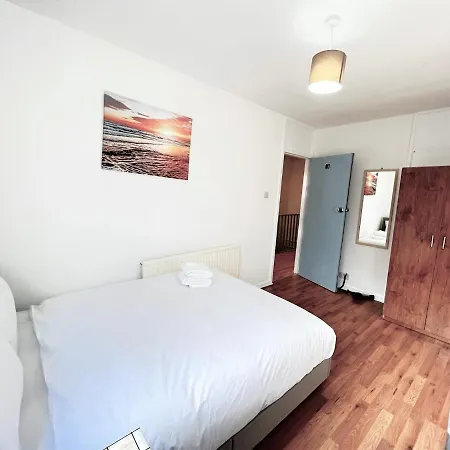 Guest house Stepney 17 Double Bedrooms *