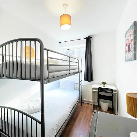 Guest house Stepney 17 Double Bedrooms *
