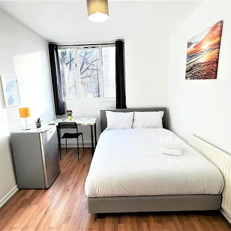 Guest house Stepney 17 Double Bedrooms