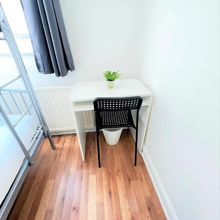Stepney 17 Double Bedrooms *