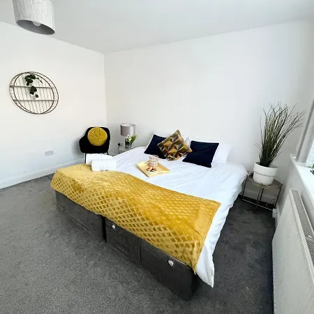 Holiday home Cosy Trio: Flexible Near Mall With Parking London