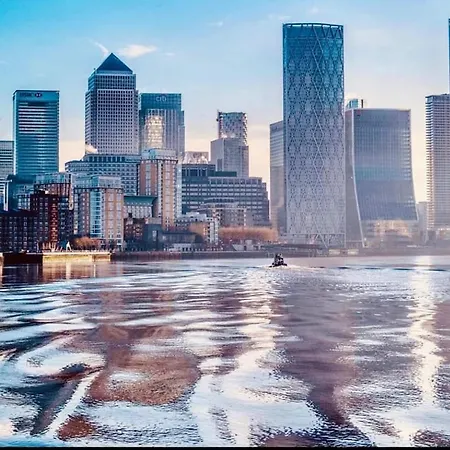 Canary Wharf Luxury Apartment *