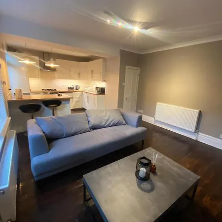 Spacious 2-bed London