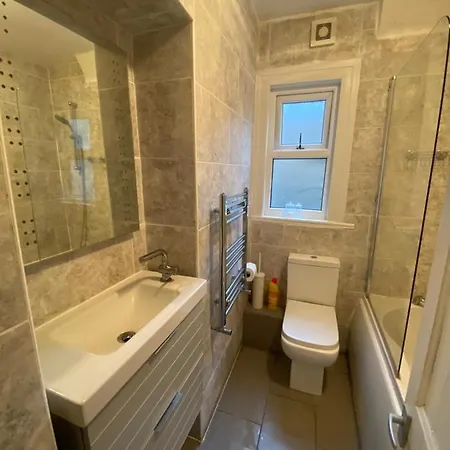 Spacious 2-bed *