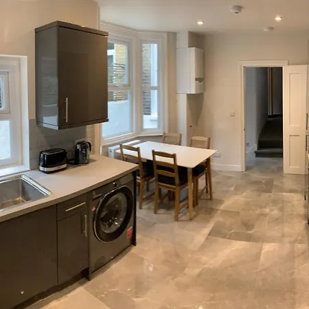Holiday home Very Large And Splendid Terrace House In London