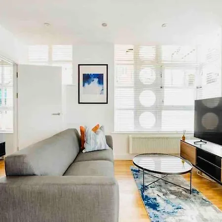Canary Wharf Luxury Apartment