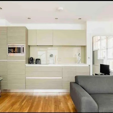 Canary Wharf Luxury Apartment