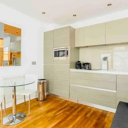 Canary Wharf Luxury Apartment