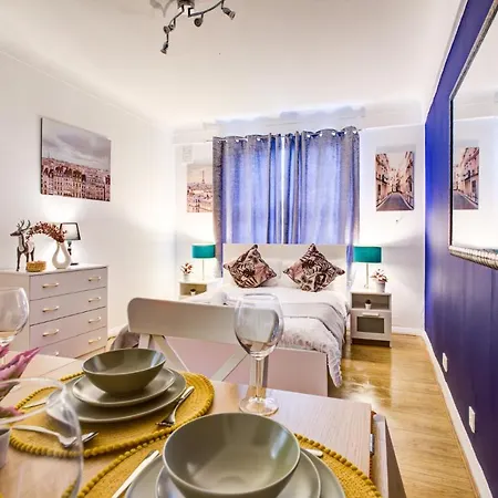 Evelyn Beautiful 2 Bedroom London