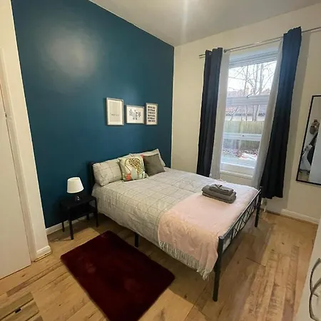 Contemporary Private Near Central Homestay
