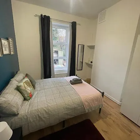 Contemporary Private Near Central * London