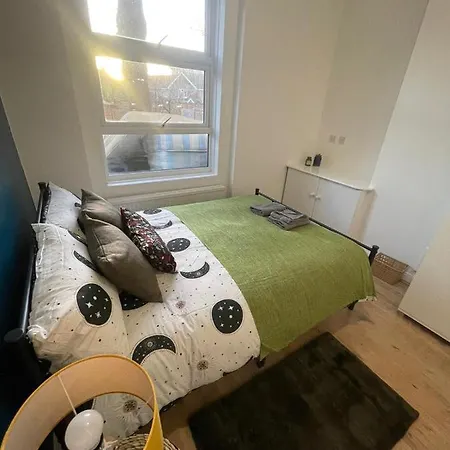 Contemporary Private Near Central London
