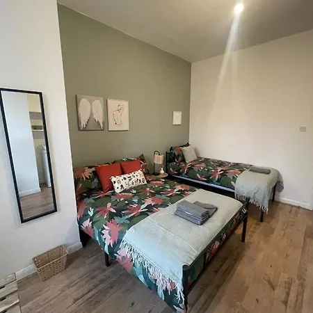 Contemporary Private Near Central Homestay