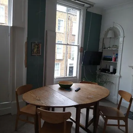 Apartment Flat. Georgian Terrace. Bright. London