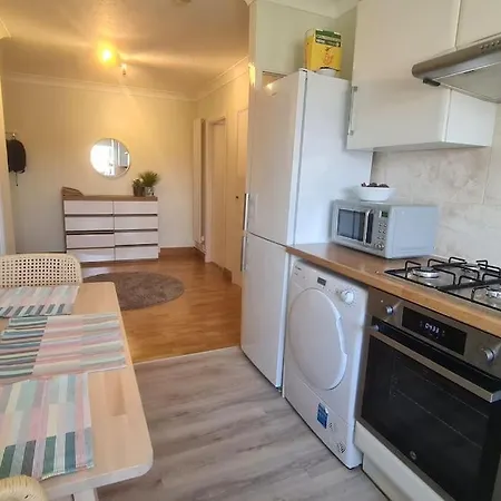 Apartment Bright & Lovely & Whetstone