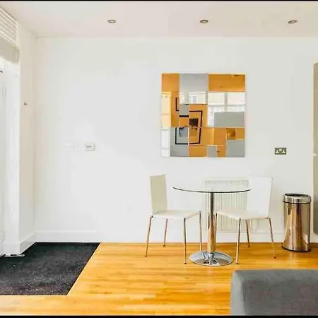 Canary Wharf Luxury Apartment London