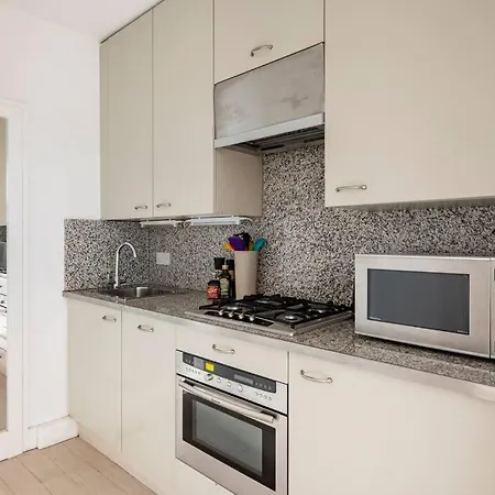 Chelsea Posh Apartment
