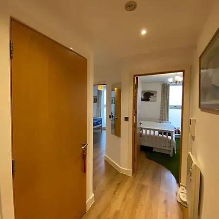 Bridge Flat - Perfect For Families Apartment