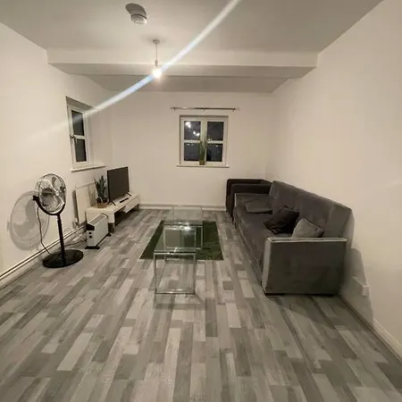 Lovely Spacious Entire 1 Bedroom - New Management * London