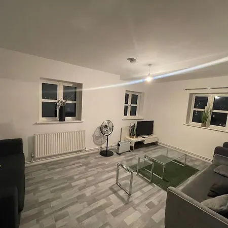 Apartment Lovely Spacious Entire 1 Bedroom - New Management London