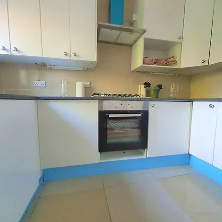 2 Bedroom Flat - Travel Direct To Heathrow/central Apartment *