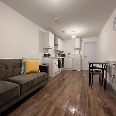 Star London Vivian Avenue 1-bed Hideaway With Garden Apartamento *