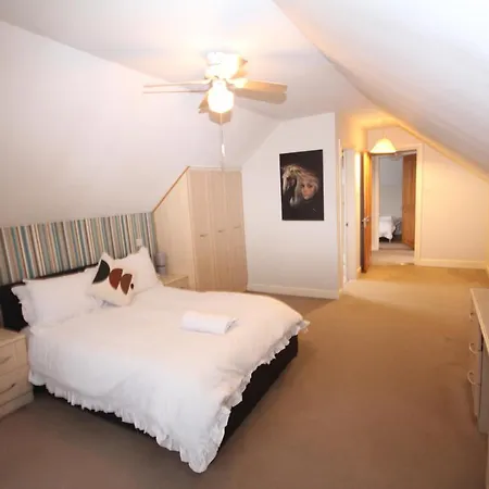 Oaks House Apartment