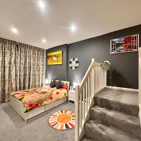 Marylebone 5-bedroom, 4 Baths Private Family Apartment