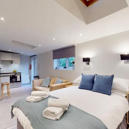 Wimbledon Apartment *
