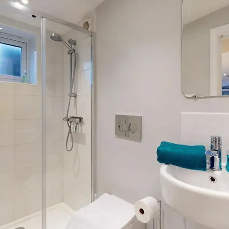 Wimbledon Apartment *