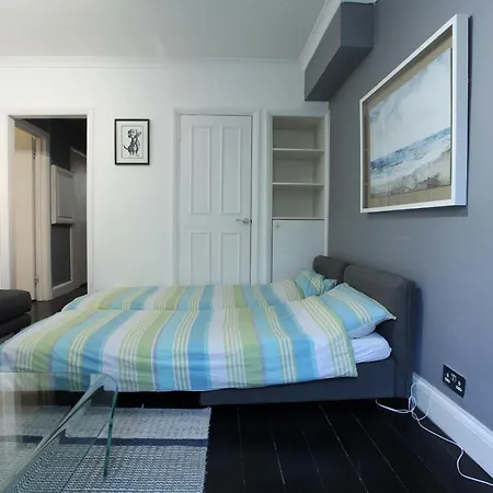 Apartment Walk To Notting Hill /paddington 1 B/r With Patio London