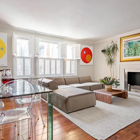 Luxury With 3 Bedrooms Apartment *