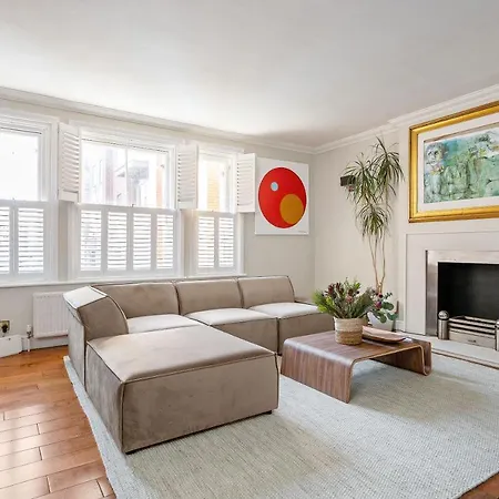 Luxury With 3 Bedrooms Apartment *