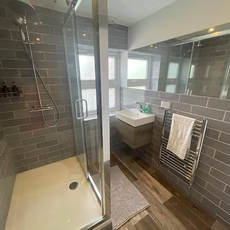 Light And Modern 2br 1.5ba, Newly Refurbished!