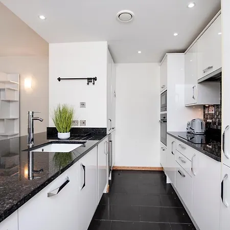 Apartment And Spacious 2 Bed London