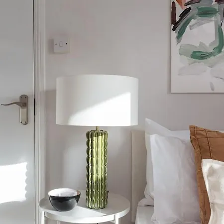 Holiday home Newly Renovated Large 4/5 Bedroom Victorian Terrace House With Garden.