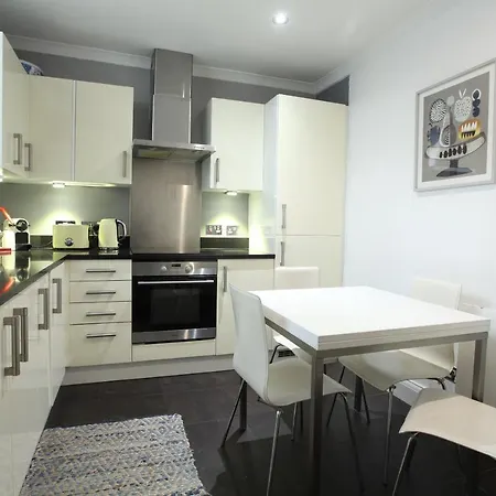 Apartment Walk To Notting Hill /paddington 1 B/r With Patio London