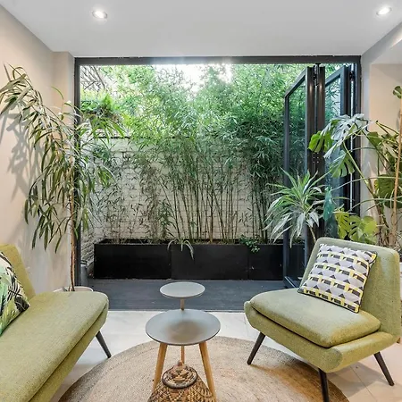 Luxury With 3 Bedrooms * London