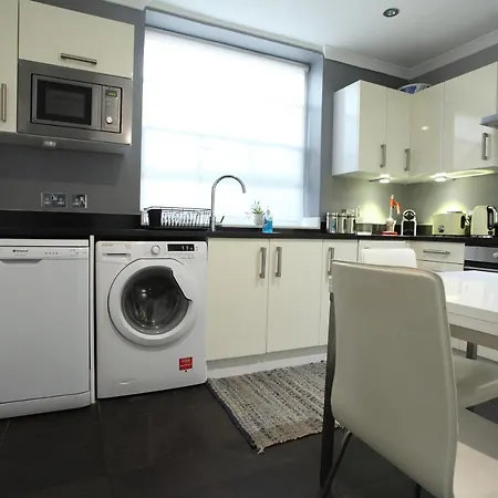 Walk To Notting Hill /paddington 1 B/r With Patio Apartment London