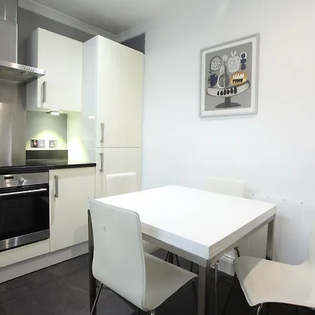 Walk To Notting Hill /paddington 1 B/r With Patio Apartment *