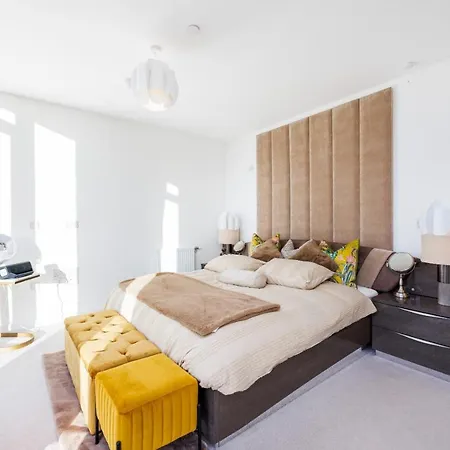 Luxury Modern Bedroom In Seven Star Ultra Super High Quality Apartment