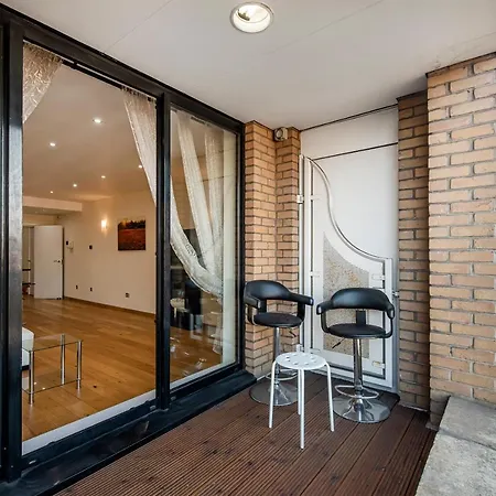 Apartment And Spacious 2 Bed