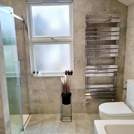 Private House With Free Parking London