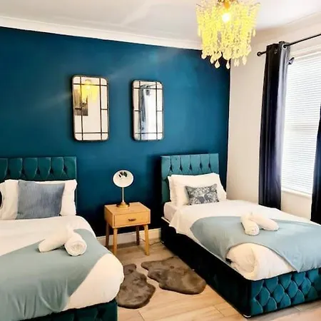 Private House With Free Parking London